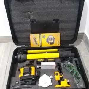 Laser Dewalt 4D sa digitalnim ekranom i full opremom